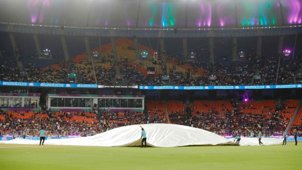 IPL 2025: Fans Outraged as BCCI’s Venue Switch Turns Qualifier 2 in Ahmedabad into a Rain-Soaked Disaster After Kolkata Shift
